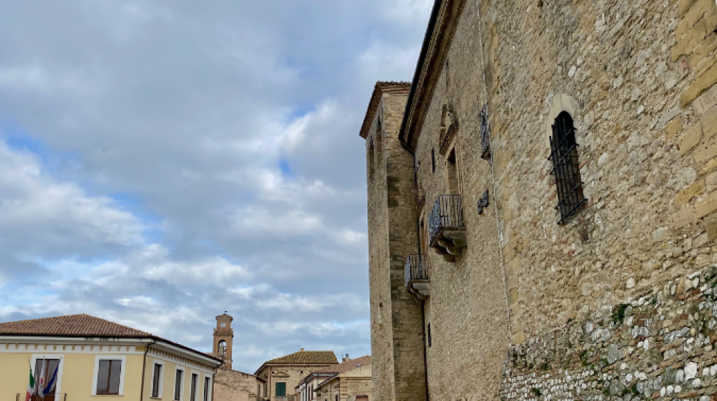 Il Castello e l'abitato di Crecchio (Foto di Alessandro Ricci)