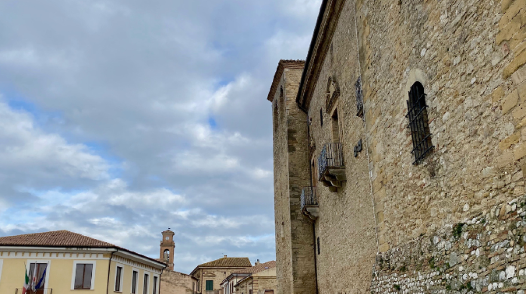 Il castello e l'abitato di Crecchio - Foto di Alessandro Ricci
